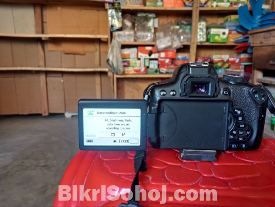 Canon 750D ক্যামেরা বিক্রি করা হবে ।